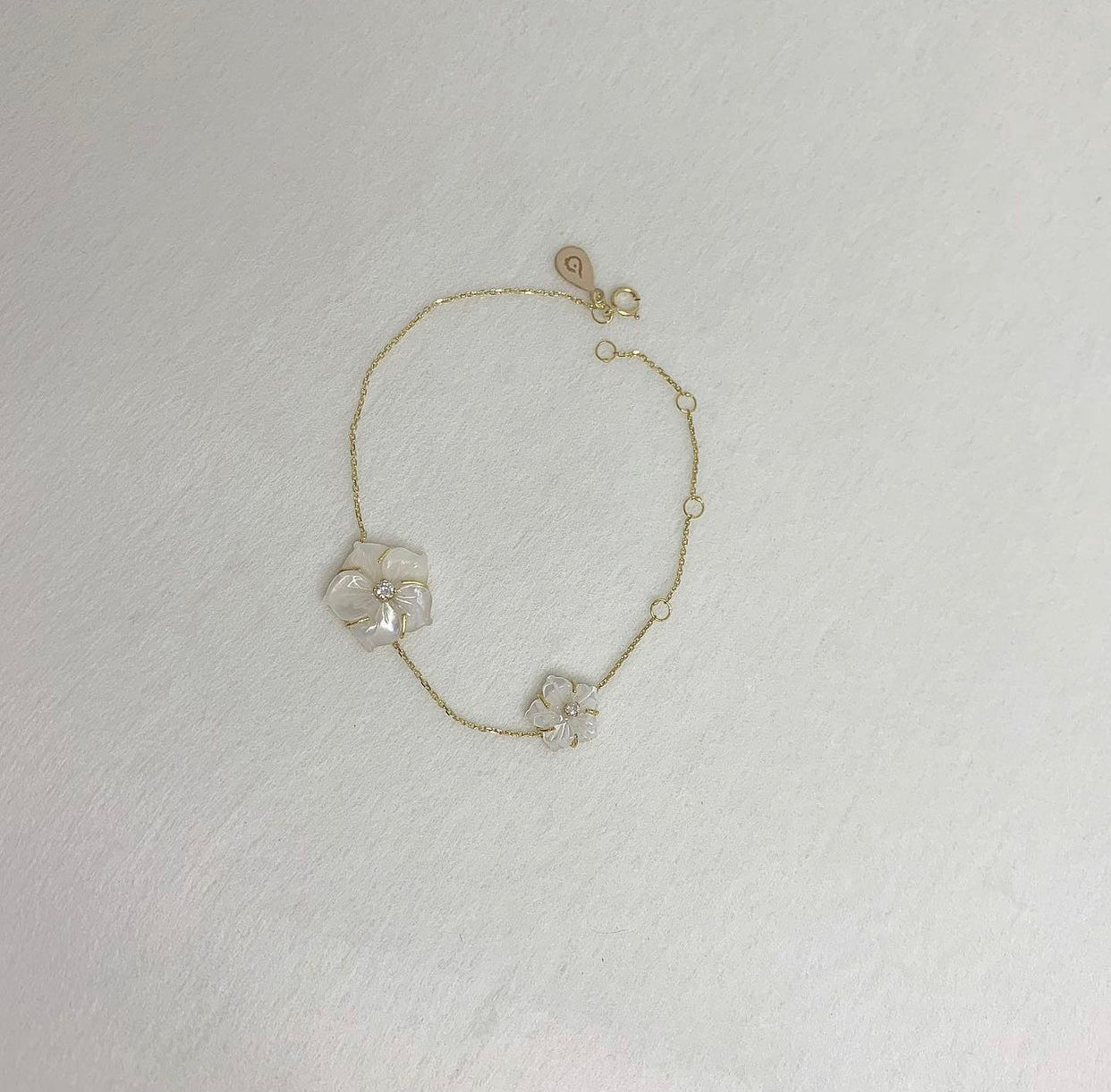 Mother of pearl Flower bracelet