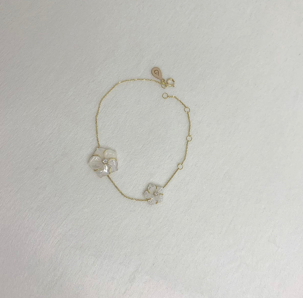 Two sizes Mother of pearl Flower bracelet